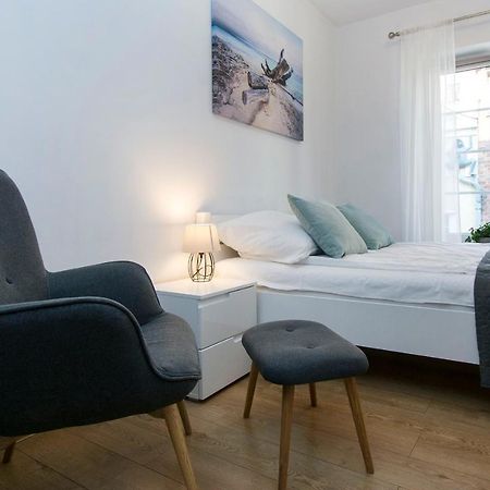 Old Town Dlugi Targ Apartment กดัญสก์ ภายนอก รูปภาพ