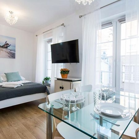 Old Town Dlugi Targ Apartment กดัญสก์ ภายนอก รูปภาพ
