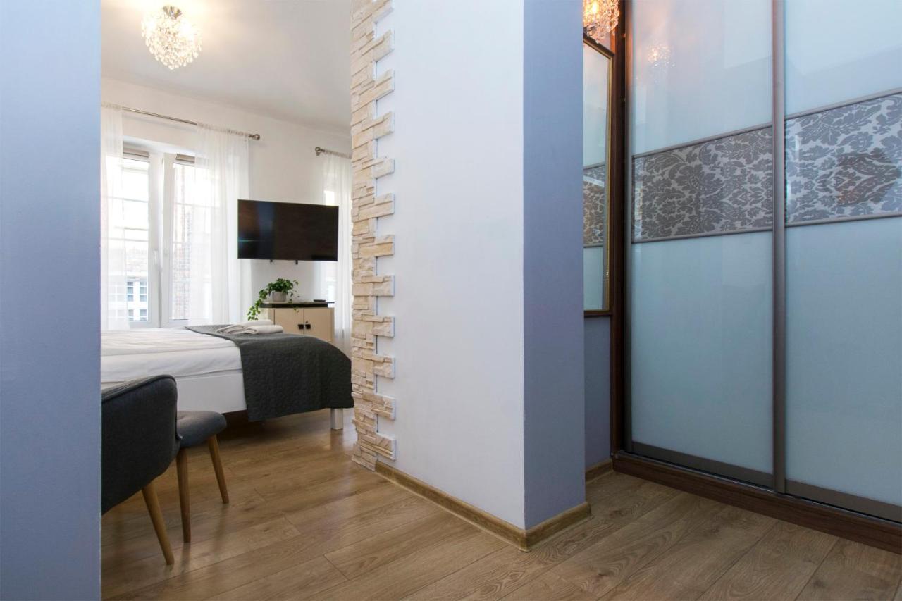 Old Town Dlugi Targ Apartment กดัญสก์ ภายนอก รูปภาพ
