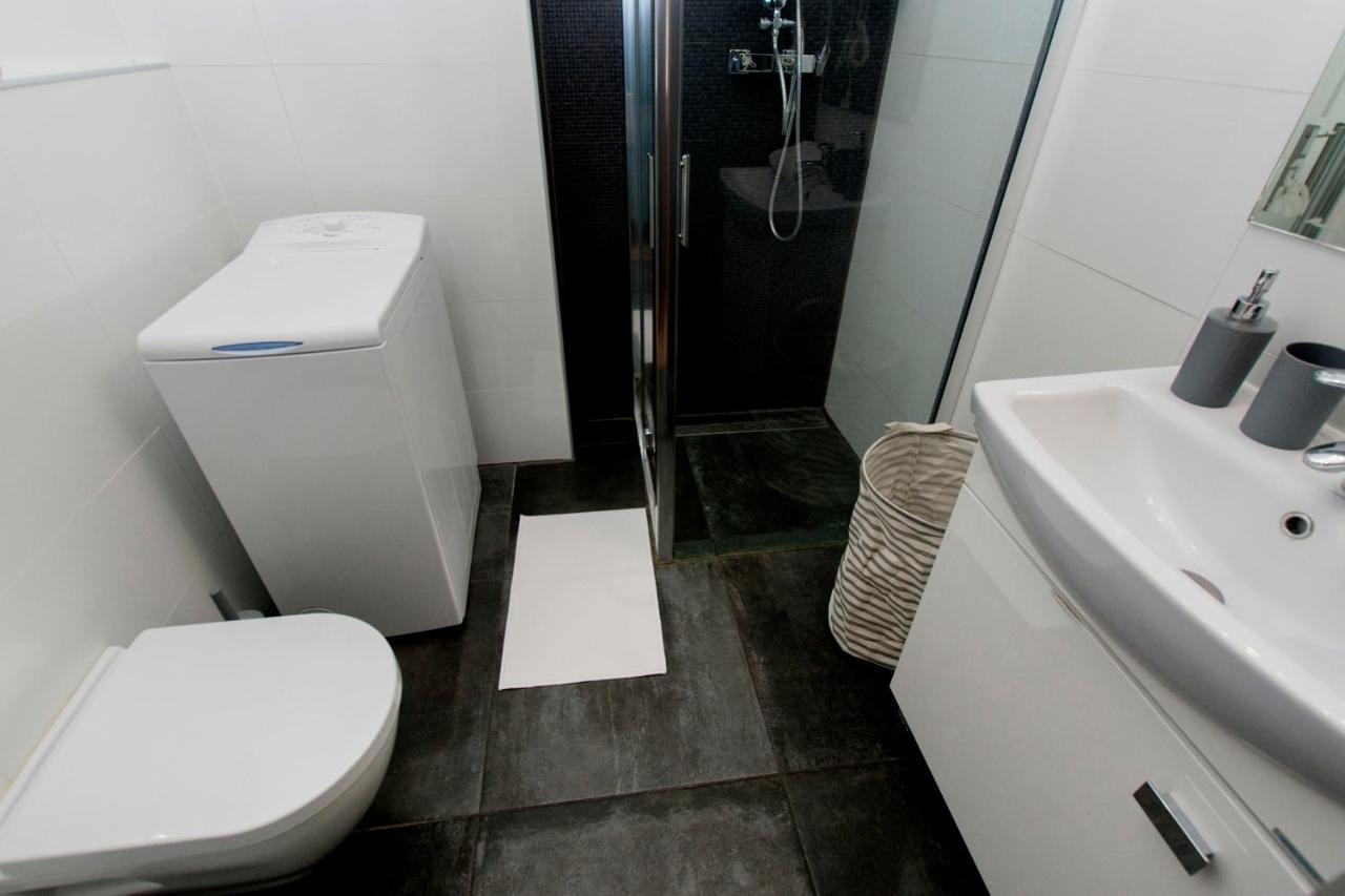 Old Town Dlugi Targ Apartment กดัญสก์ ภายนอก รูปภาพ