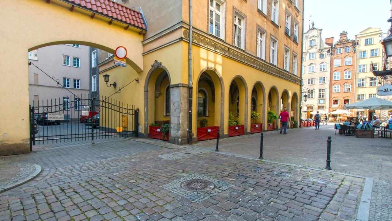 Old Town Dlugi Targ Apartment กดัญสก์ ภายนอก รูปภาพ