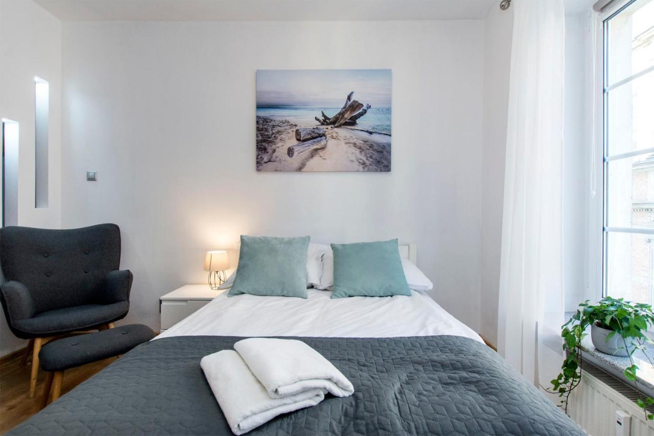 Old Town Dlugi Targ Apartment กดัญสก์ ภายนอก รูปภาพ